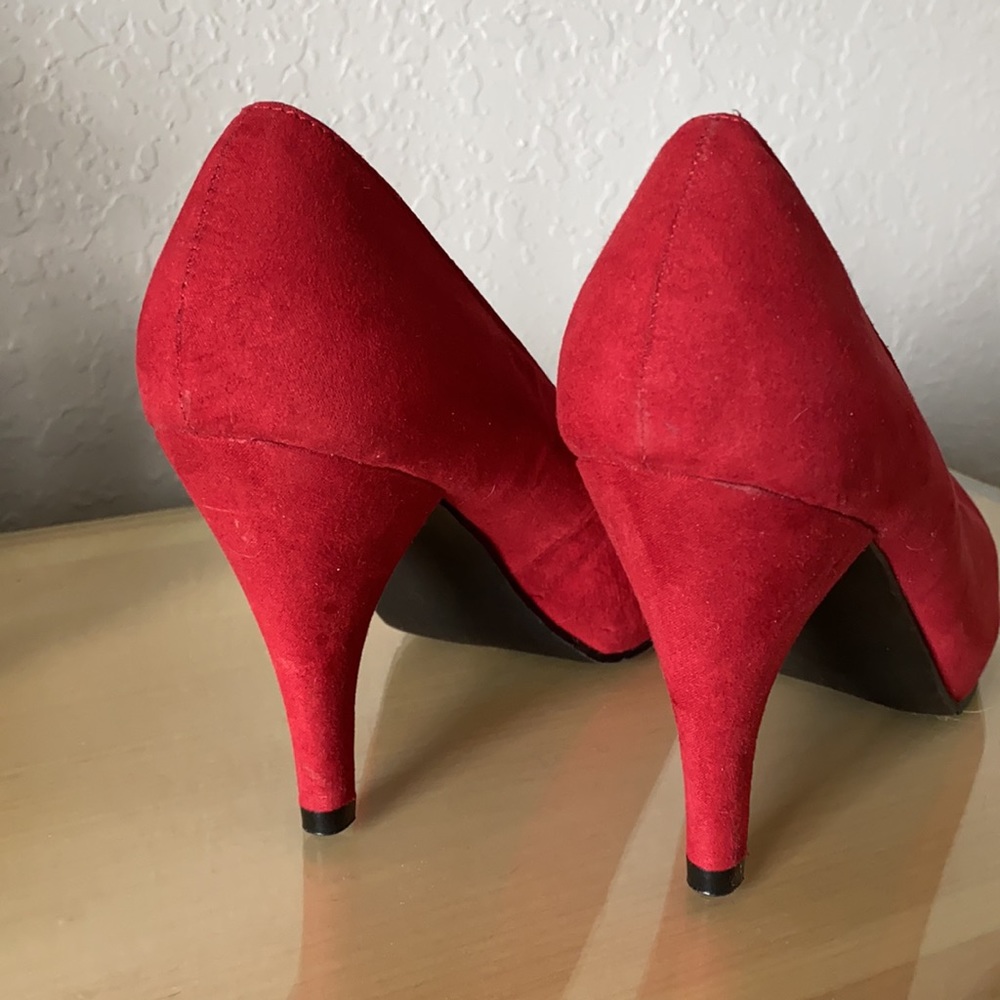 Heels - Picture 3 of 3